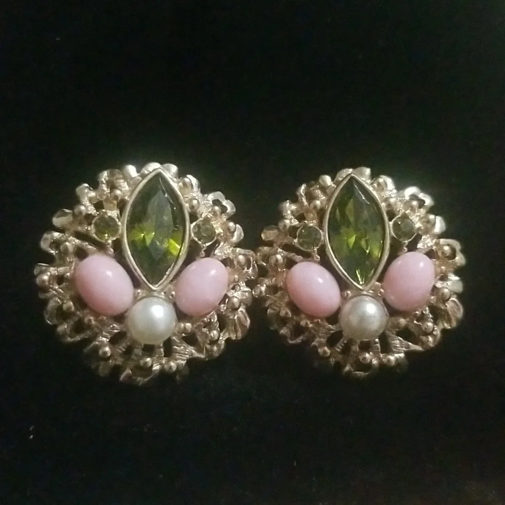 Vintage Sarah Coventry "Fashion Splendor" Clip-On Earrings - Picture 2 of 5
